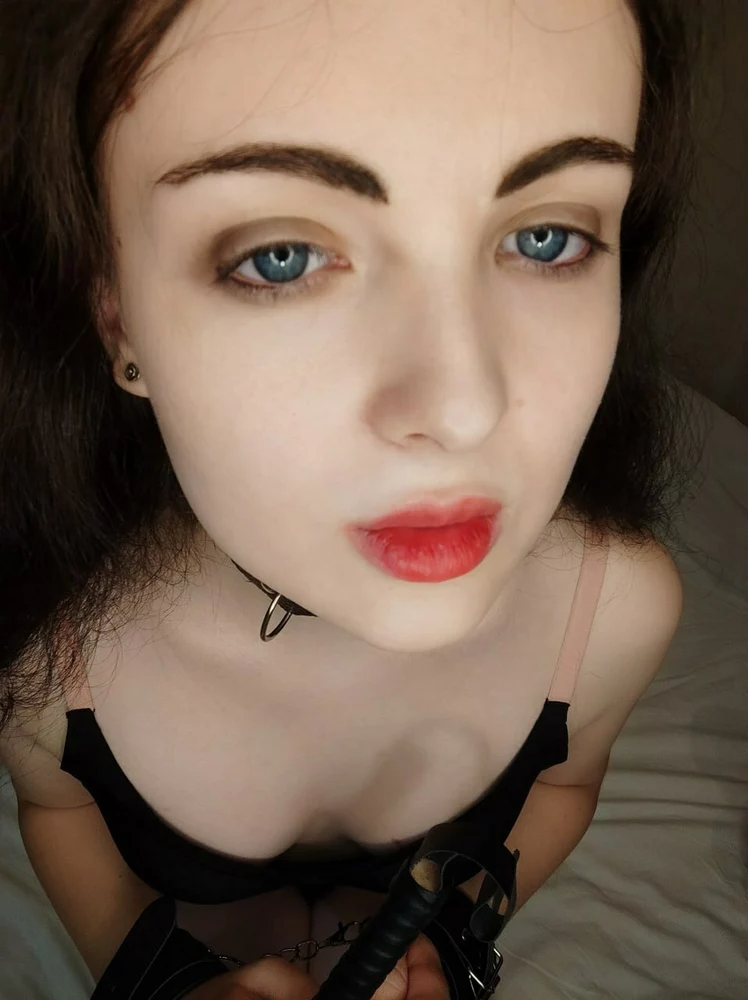 ChrtistinDeutch's Live Sex Cam Show