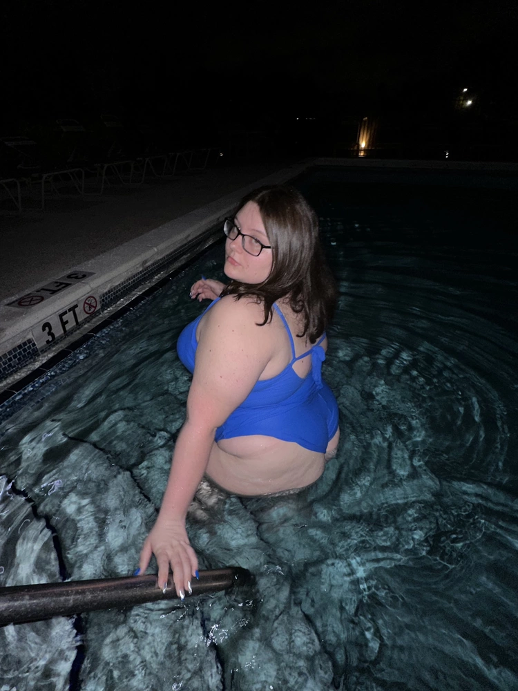 goddessaub2's Live Sex Cam Show