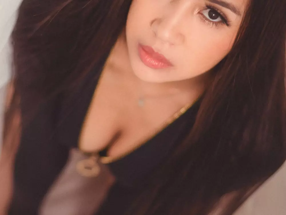 niki-white