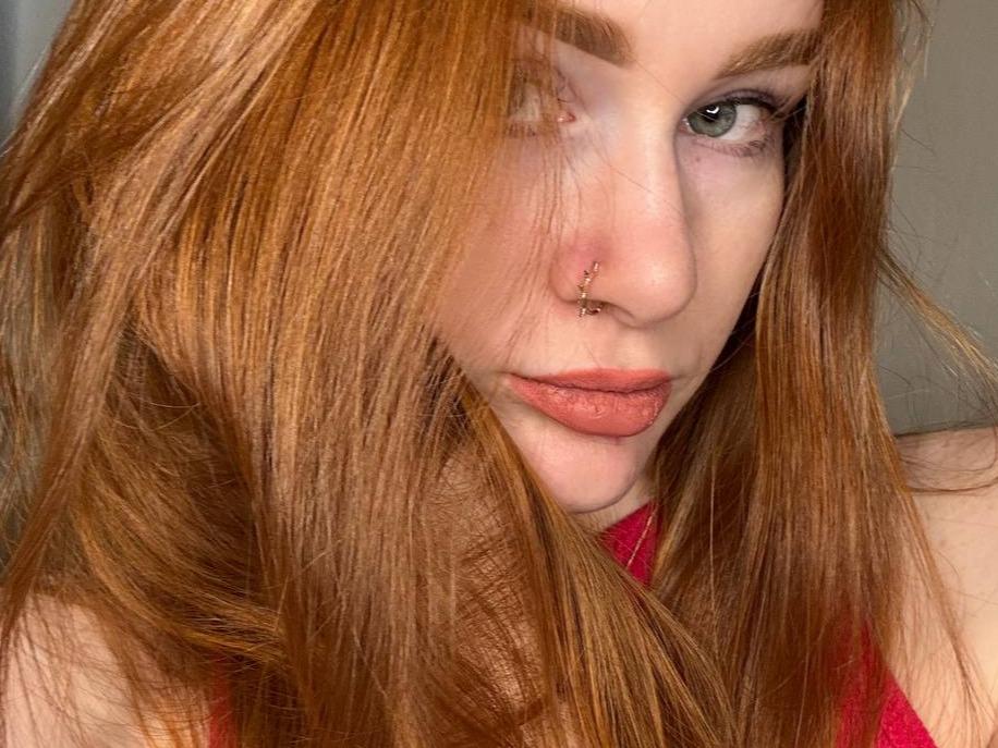 Photo 3 of redheadalice