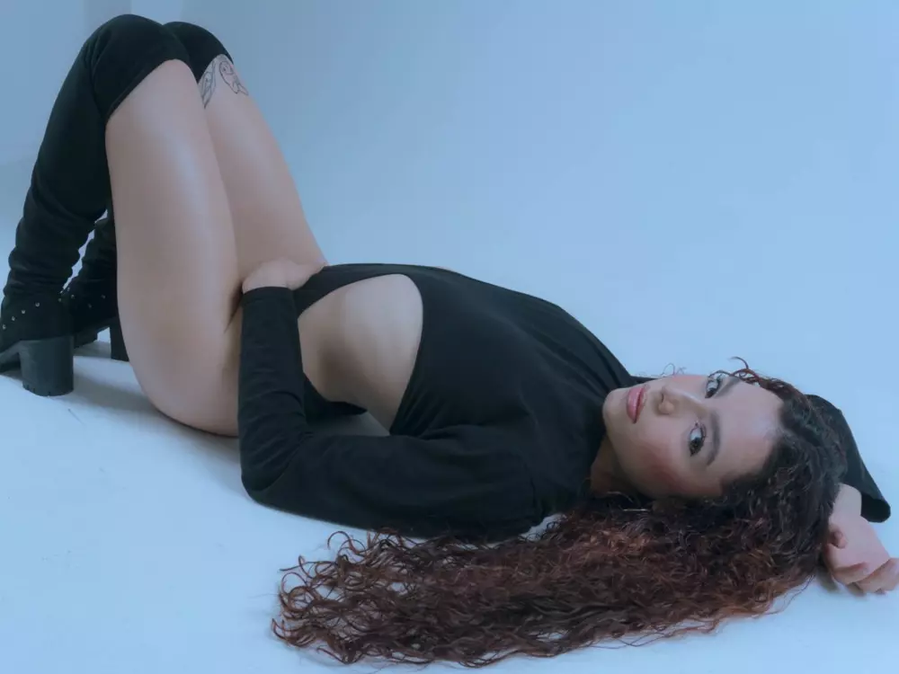 Merida85's Live Sex Cam Show