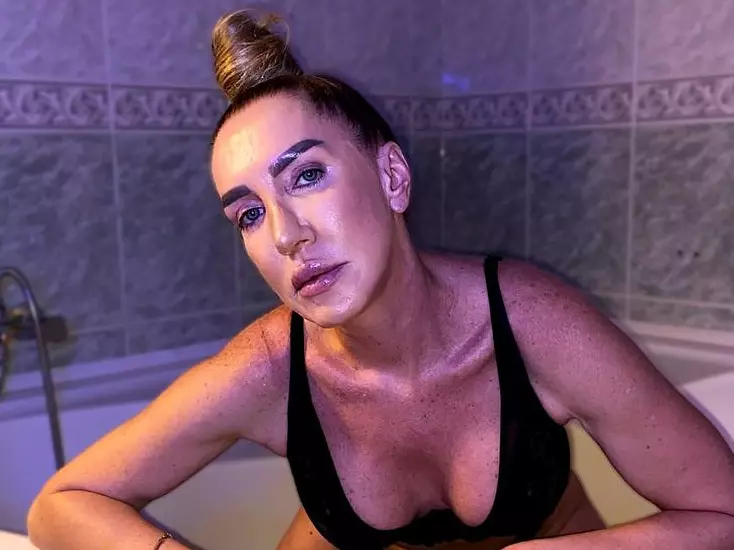 PhoebeeHolywelll's Live Sex Cam Show