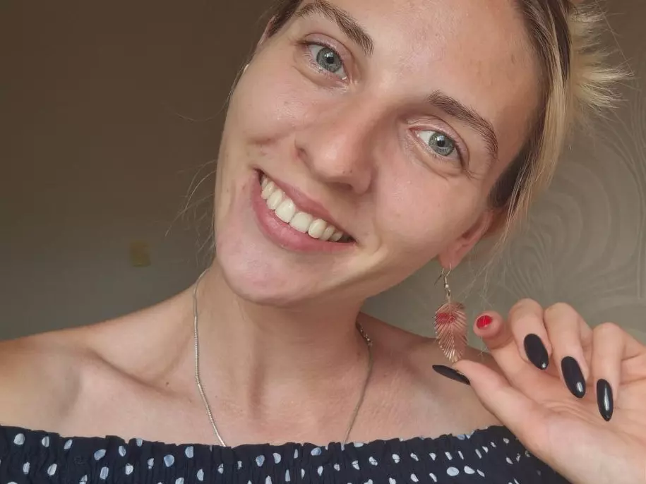 Adrianaflower's Live Sex Cam Show
