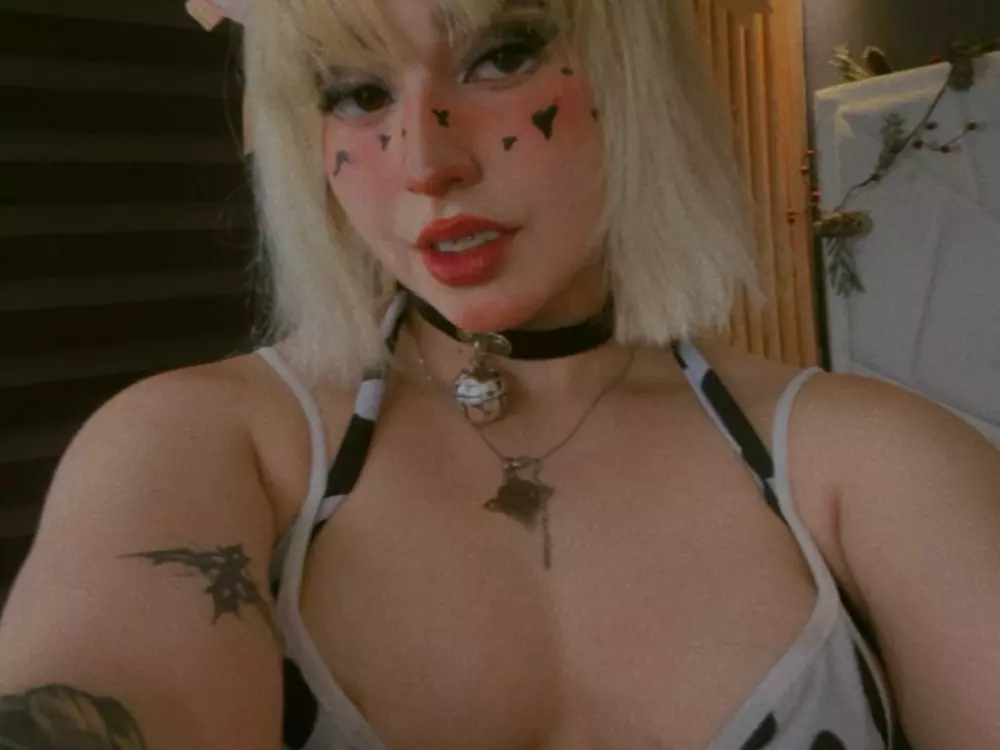 Emily White's Live Sex Cam Show