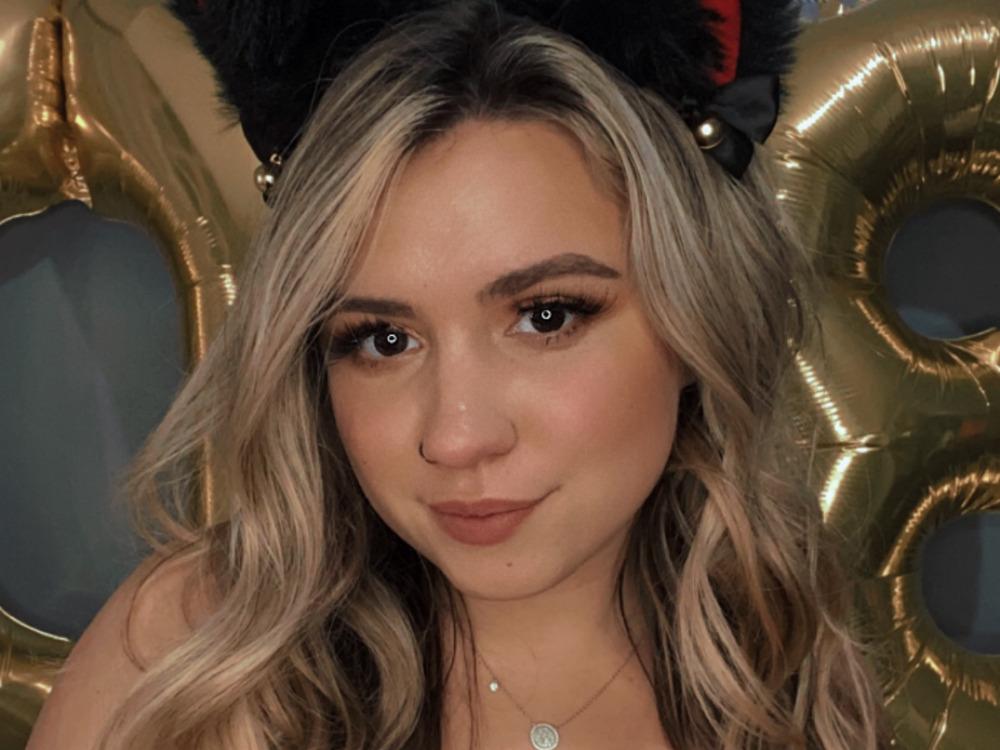 Live Shows of Top Rated Pornstars.