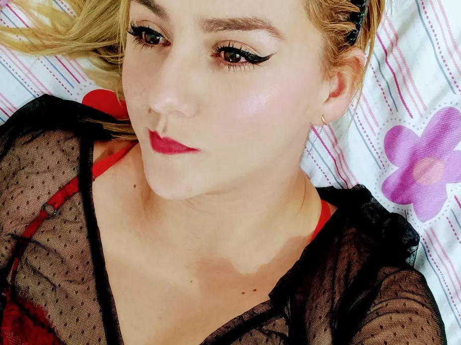 Giannaromero's Live Sex Cam Show