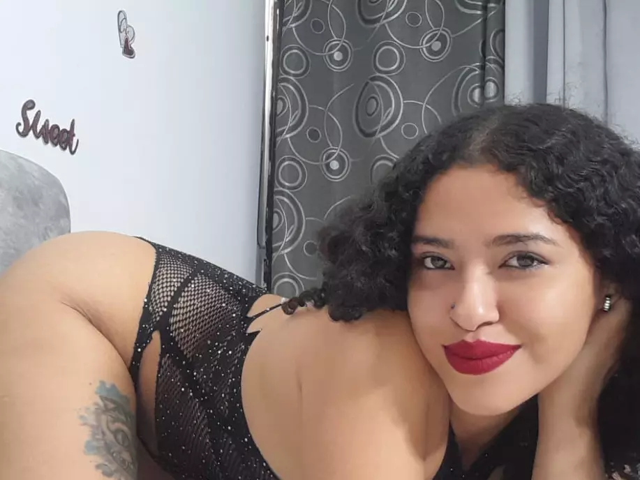 Luana24's Live Sex Cam Show