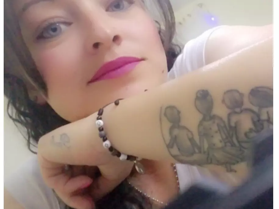 RoxanneTyer's Live Sex Cam Show