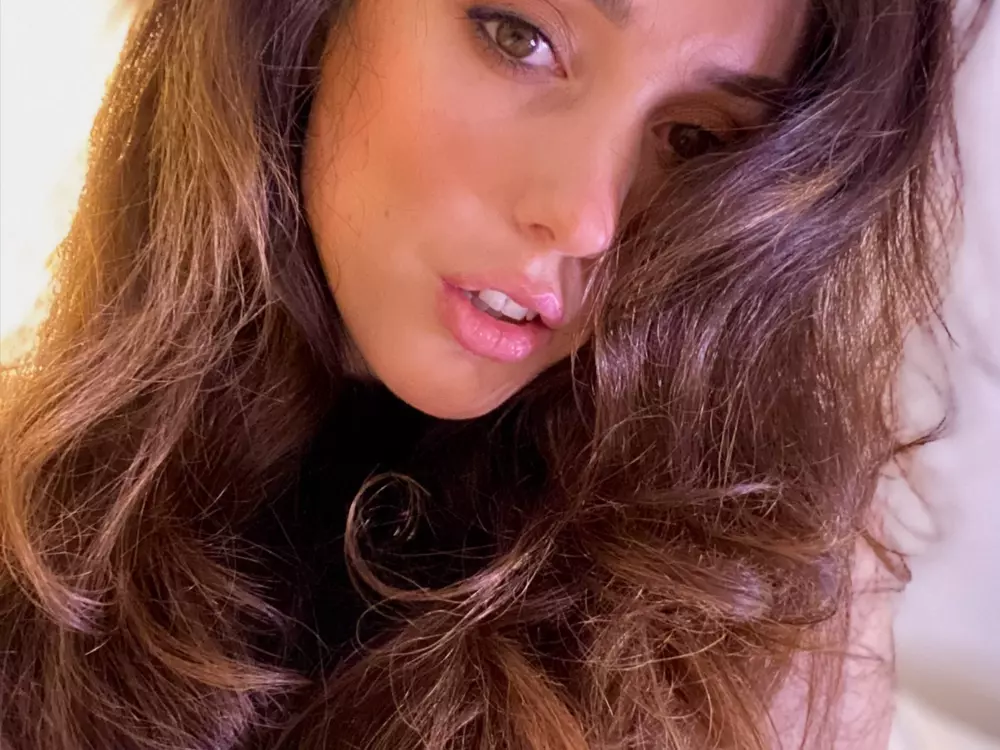 DesireMira's Live Sex Cam Show