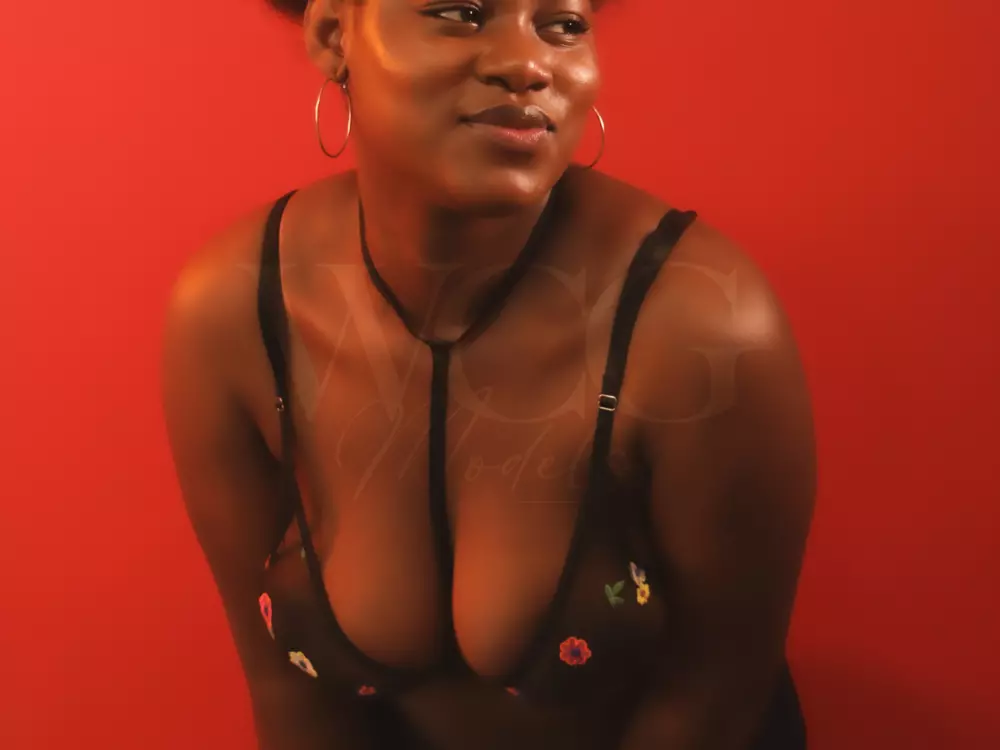 nahomy-jones