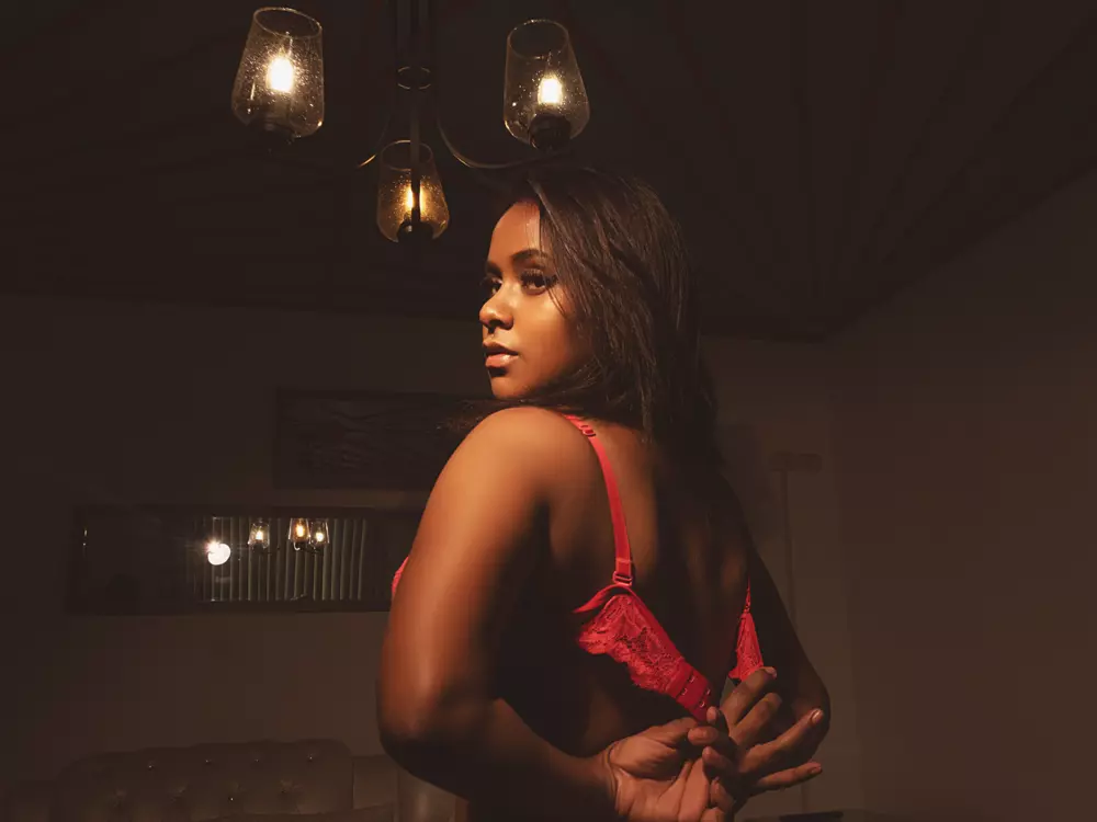 Saraa-liz's Live Sex Cam Show