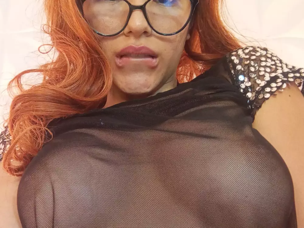 aloise0879's Live Sex Cam Show