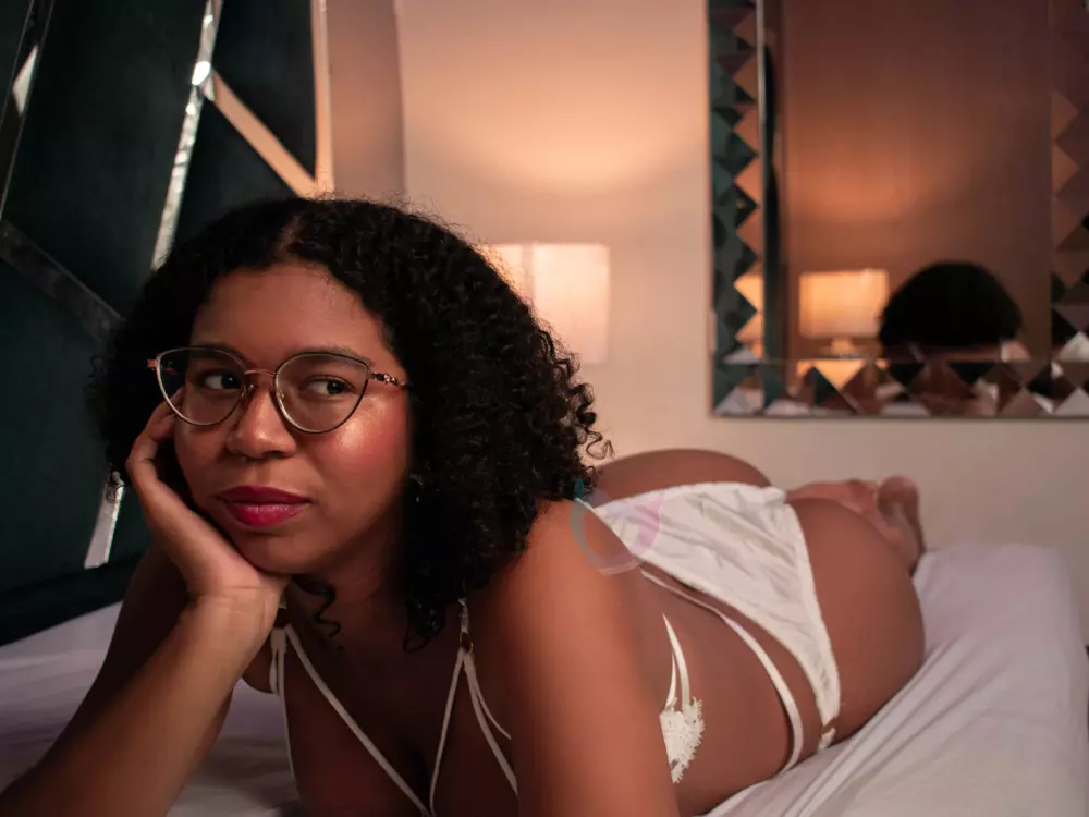 MilaHall's Live Sex Cam Show
