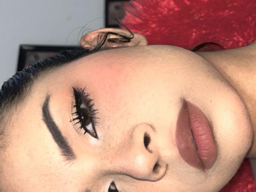 Photo 3 of roxaneevanss