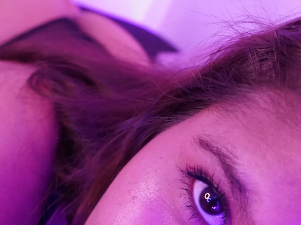 VoluptuousVixenVicky's Live Sex Cam Show
