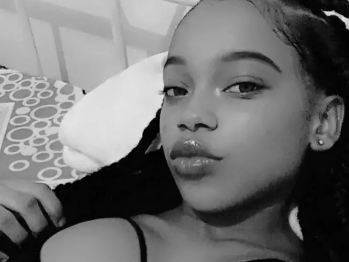 petitelittleebonyy