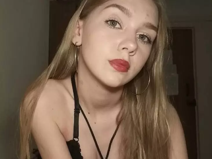 Lesi-Moonie01's Live Sex Cam Show
