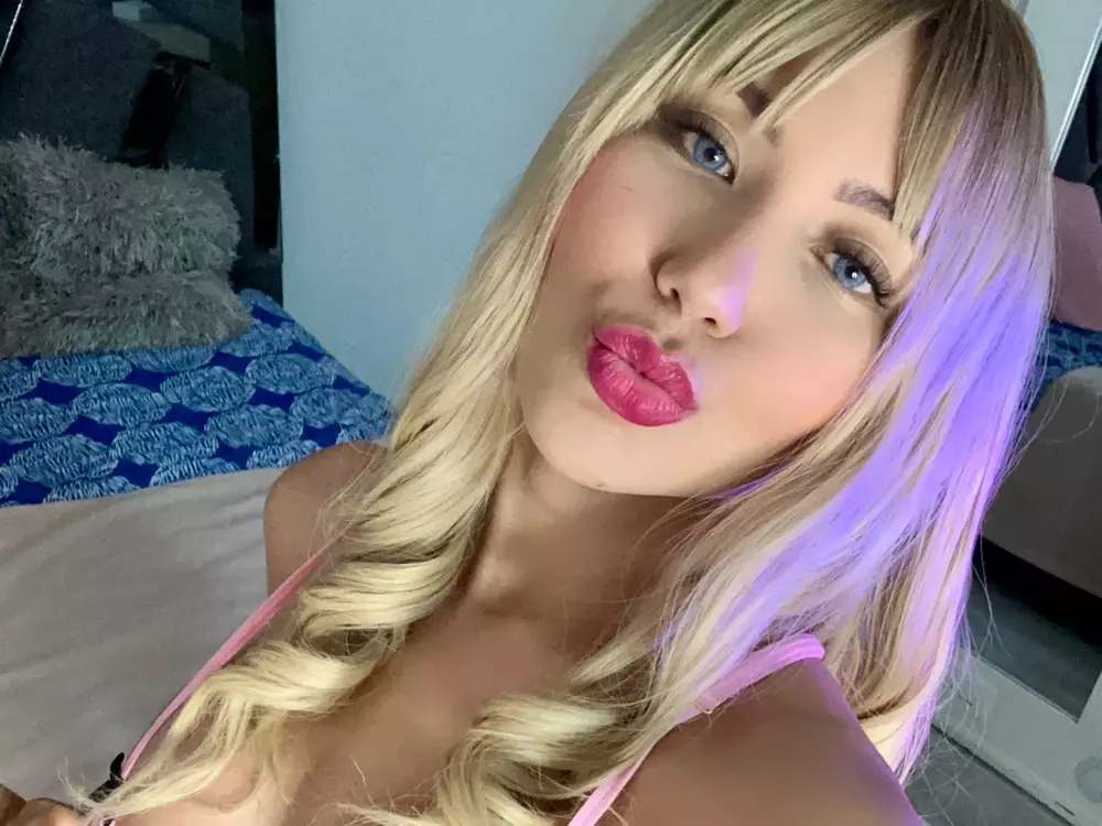 ReginaLove's Live Sex Cam Show
