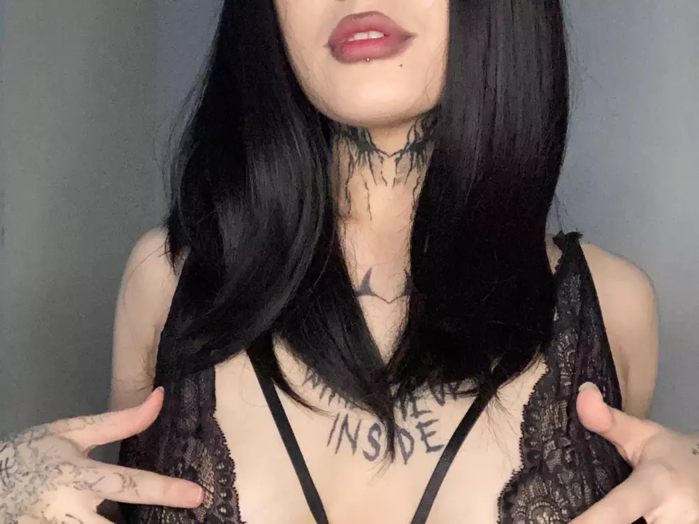 Molly-Wild's Live Sex Cam Show