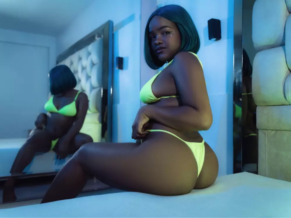 LunaLyon's Live Sex Cam Show