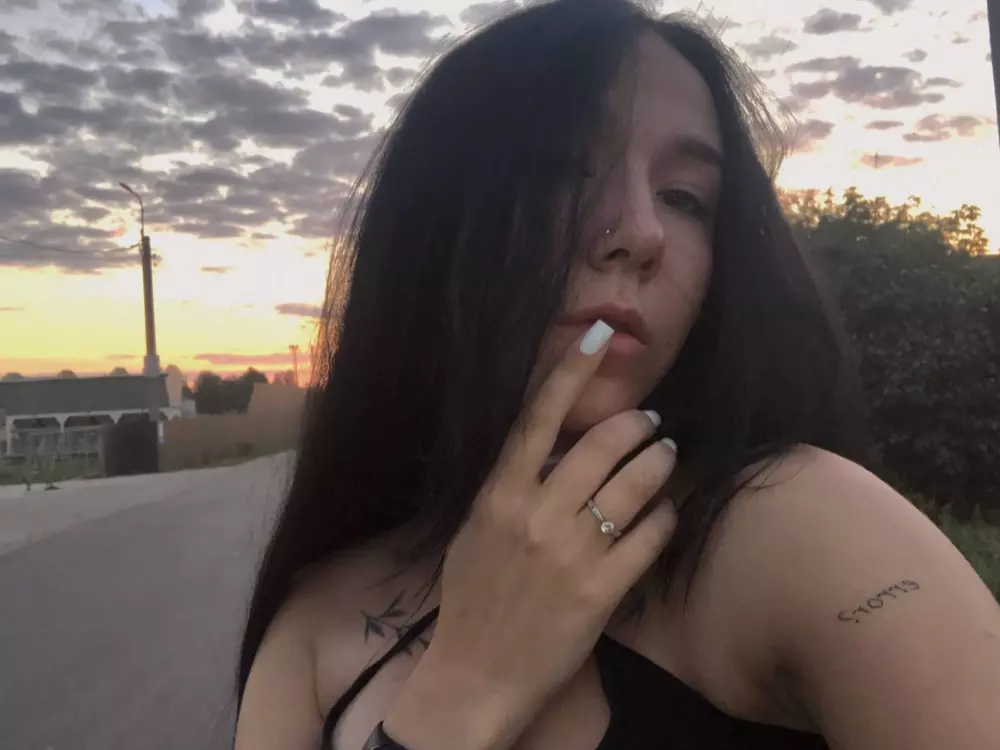 nikkigoldside