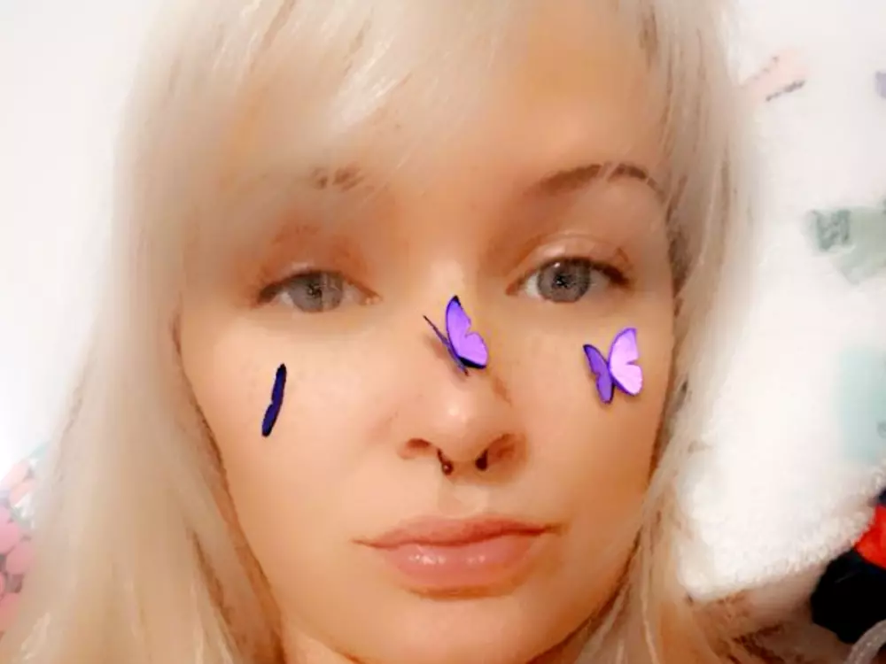 Naudiasplayroom's Live Sex Cam Show