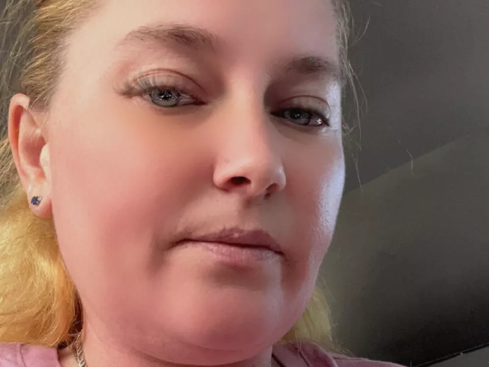 bigbootywife's Live Sex Cam Show