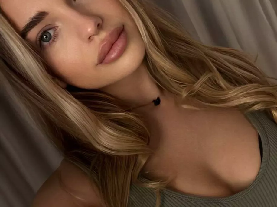 AlisonFoster's Live Sex Cam Show