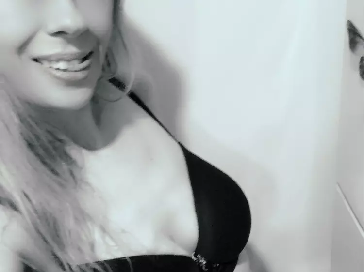 Your Muse Lily's Live Sex Cam Show