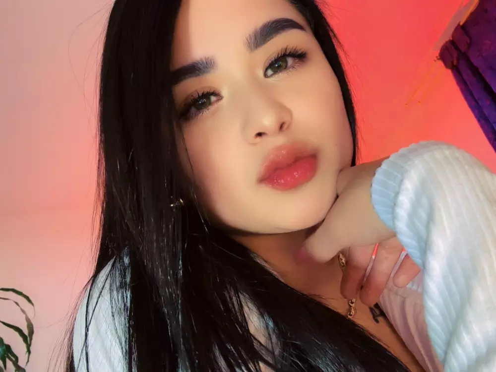 Esenciaexotica's Live Sex Cam Show