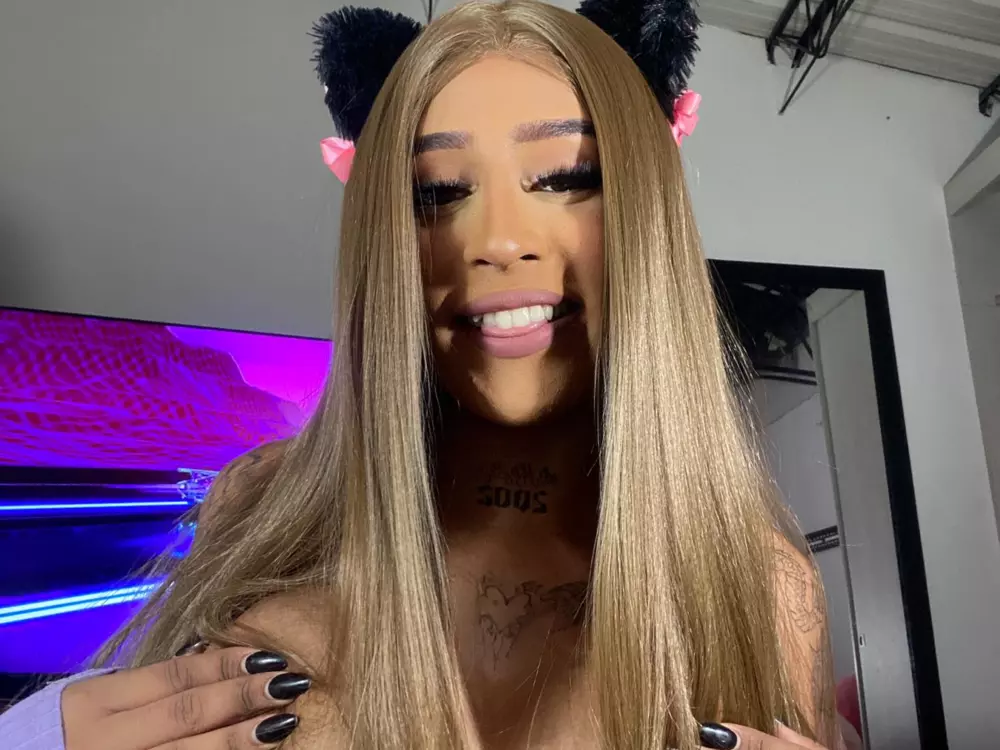 bellahottestt
