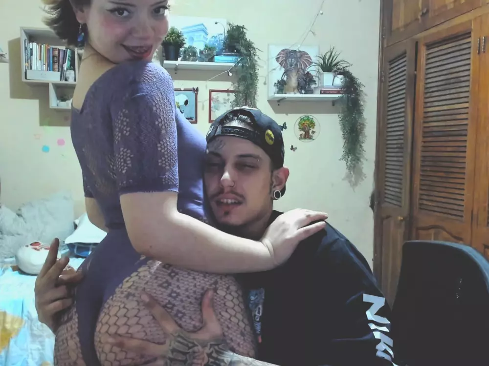 blondandtattooface's Live Sex Cam Show
