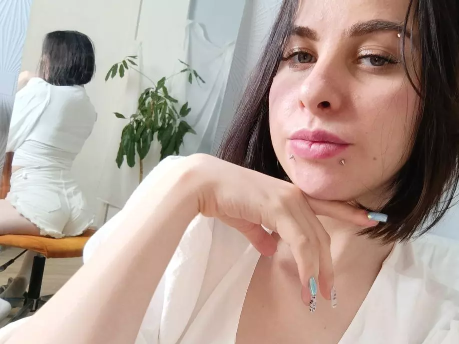 Gladys Waters's Live Sex Cam Show