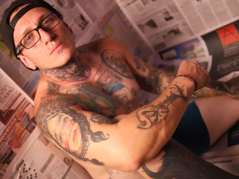 Noah-Adamss's Live Sex Cam Show