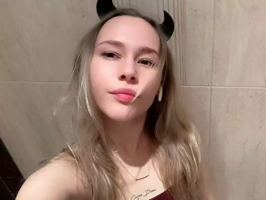 AislyGearing's Live Sex Cam Show