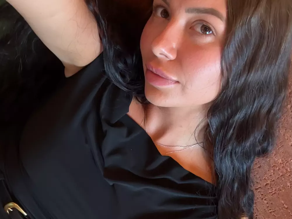 Mialove's Live Sex Cam Show