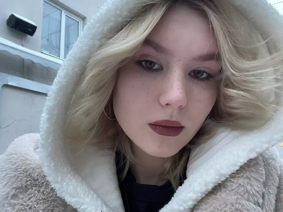 Lucy's Live Sex Cam Show