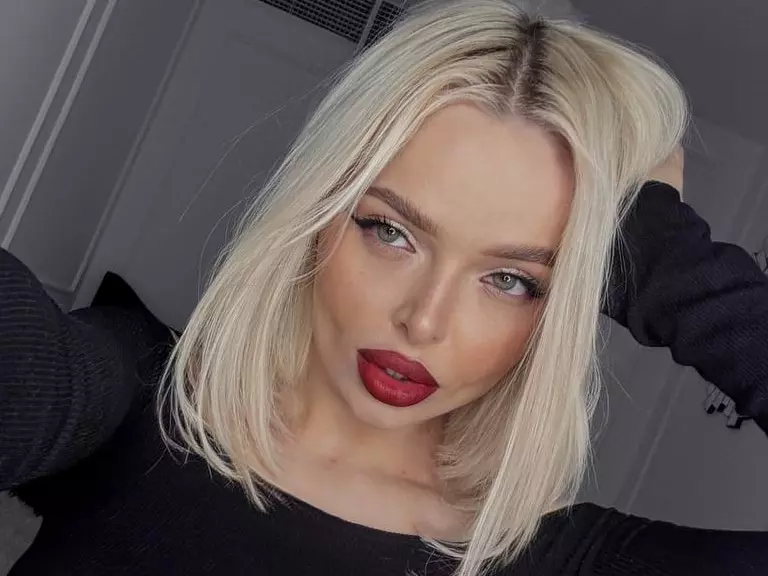 hoorny-blondie