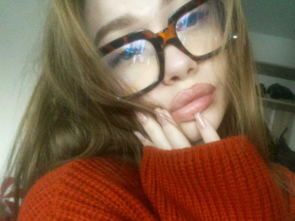 lina-kiss-me