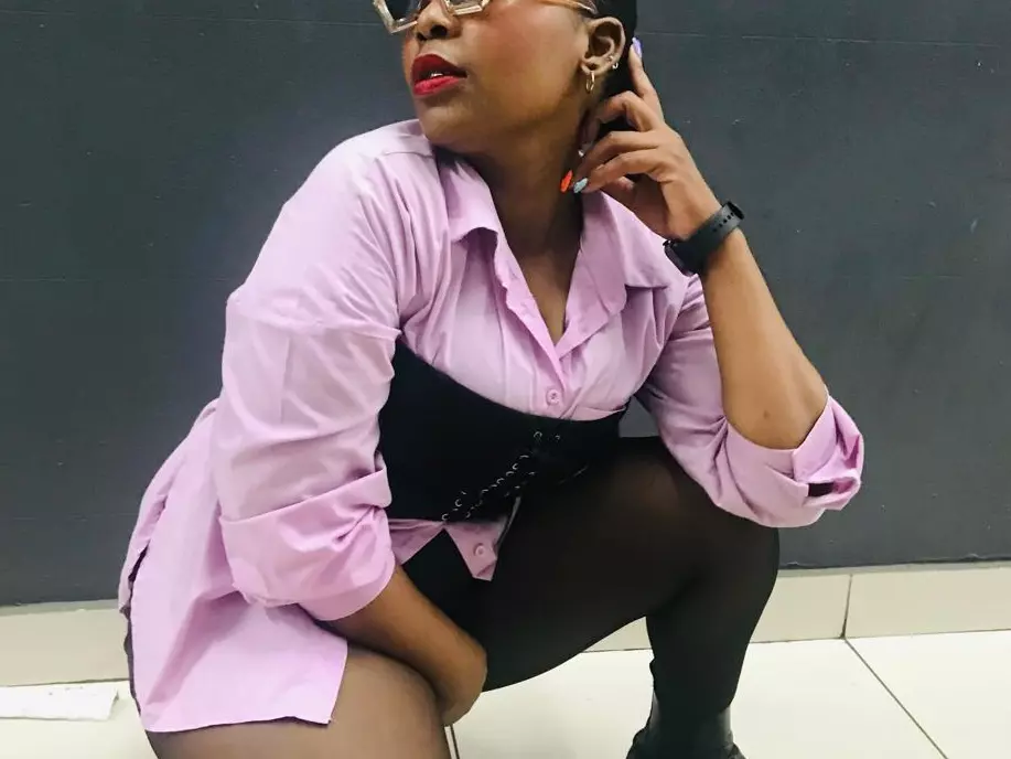 curvycutiexx94