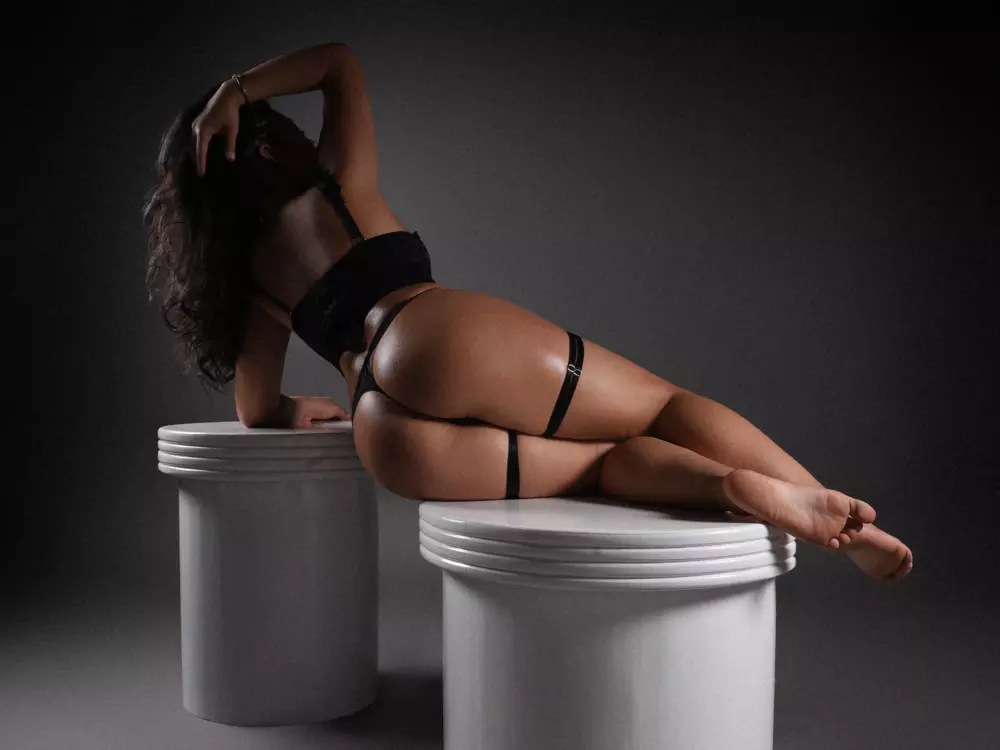 Live cam show with Celene-Midnight - Foot Fetish on Camsoda