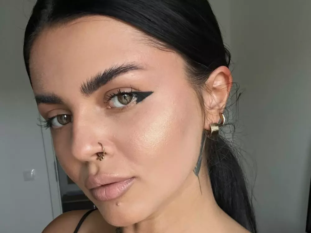 itsmiamoore's Live Sex Cam Show