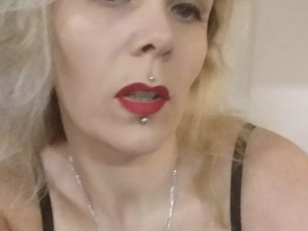 sucrettebzh's Live Sex Cam Show
