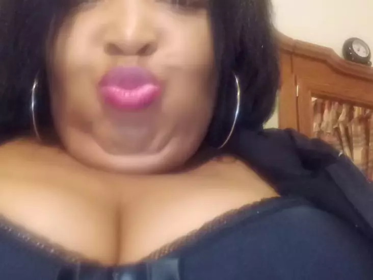 lovelybigpussylips53