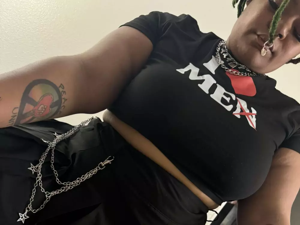 BrokeForDesiree's Live Sex Cam Show