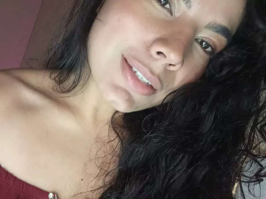 Stephanie-Laraa's Live Sex Cam Show