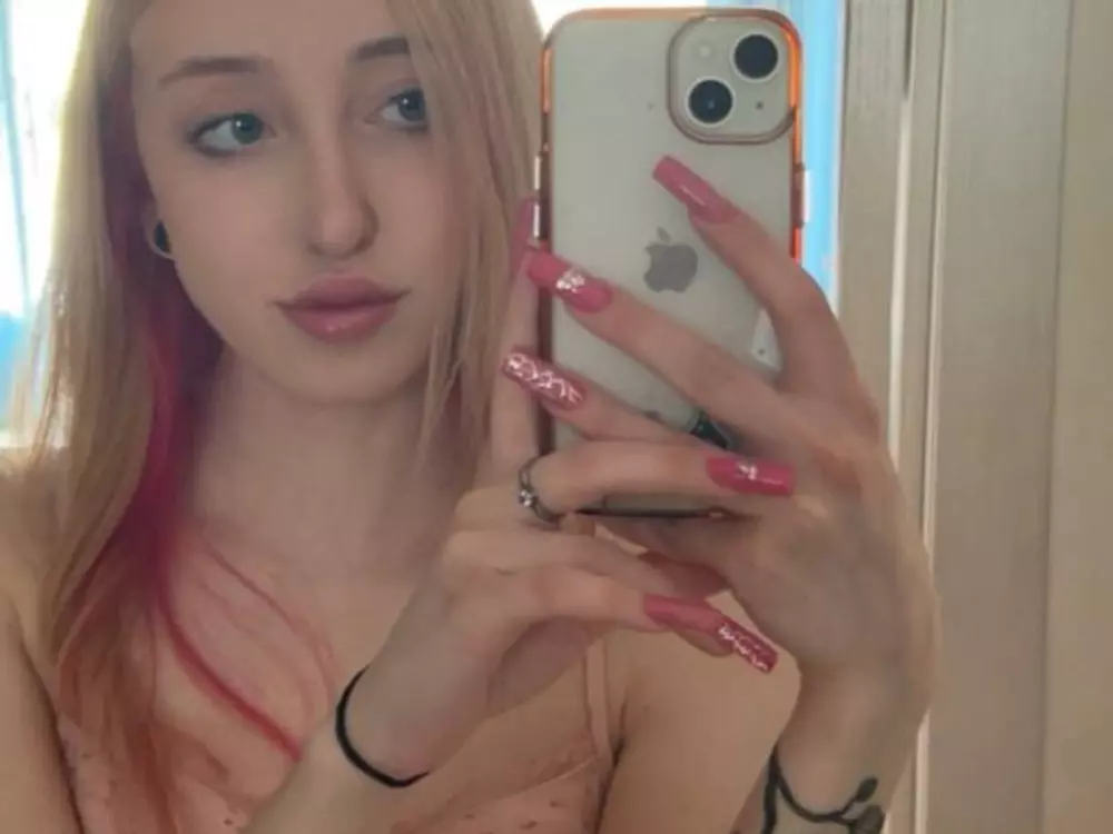 GladysFricker's Live Sex Cam Show