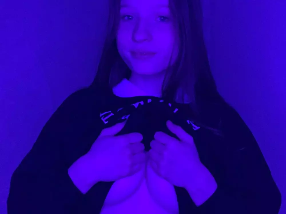 PrincessEmilia's Live Sex Cam Show