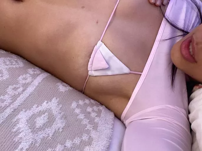 Sweet-Melany18's Live Sex Cam Show