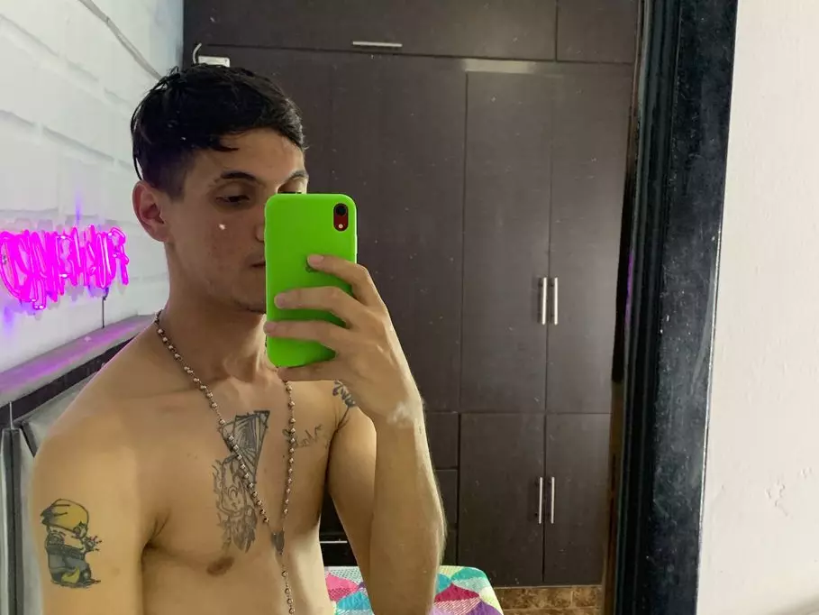 Damian Well's Live Sex Cam Show